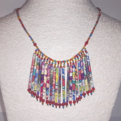Collier en perles papier multicolore
