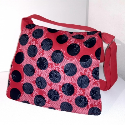 Sac à main rabat rouge double face. Face 1 Sac à main rouge rabat double face . Face 1