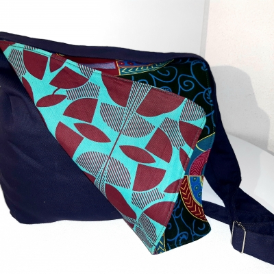 Sac à main bleu rabat double face. Face 2