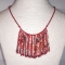 Collier en perles de papier rouge